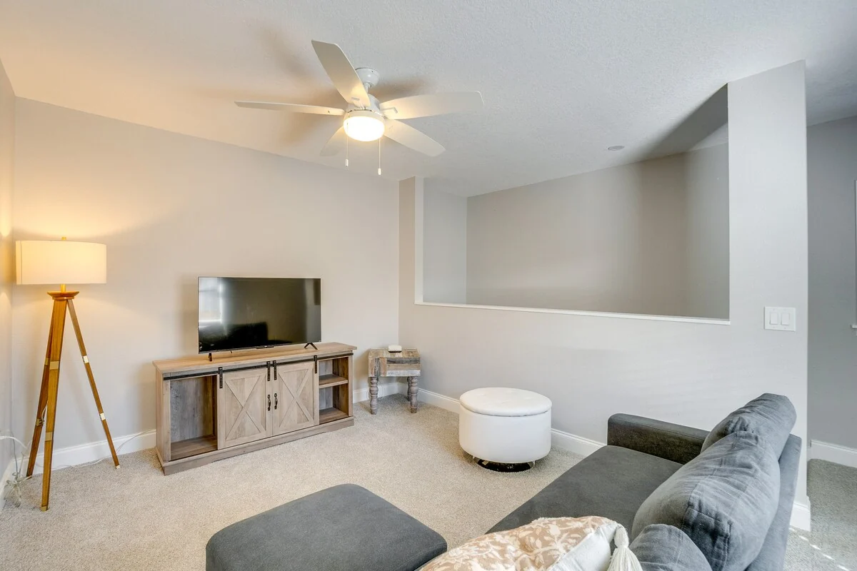 Mova Manor: Upstairs loft living area