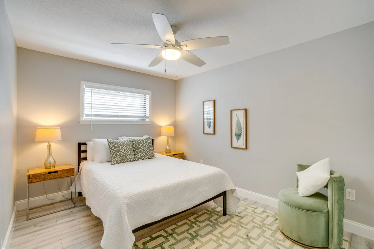 Mova Manor: Additional queen bedroom