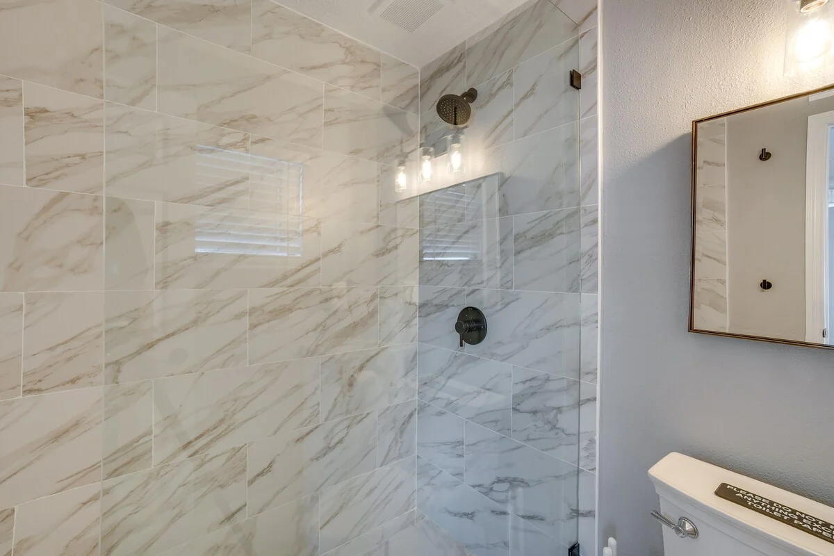 Mova Manor: Shower detail
