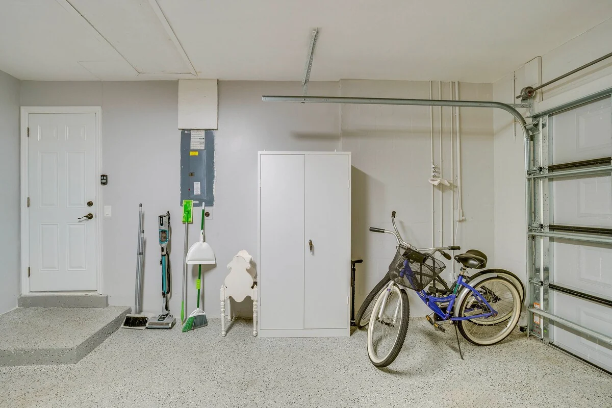 Mova Manor: Garage and storage