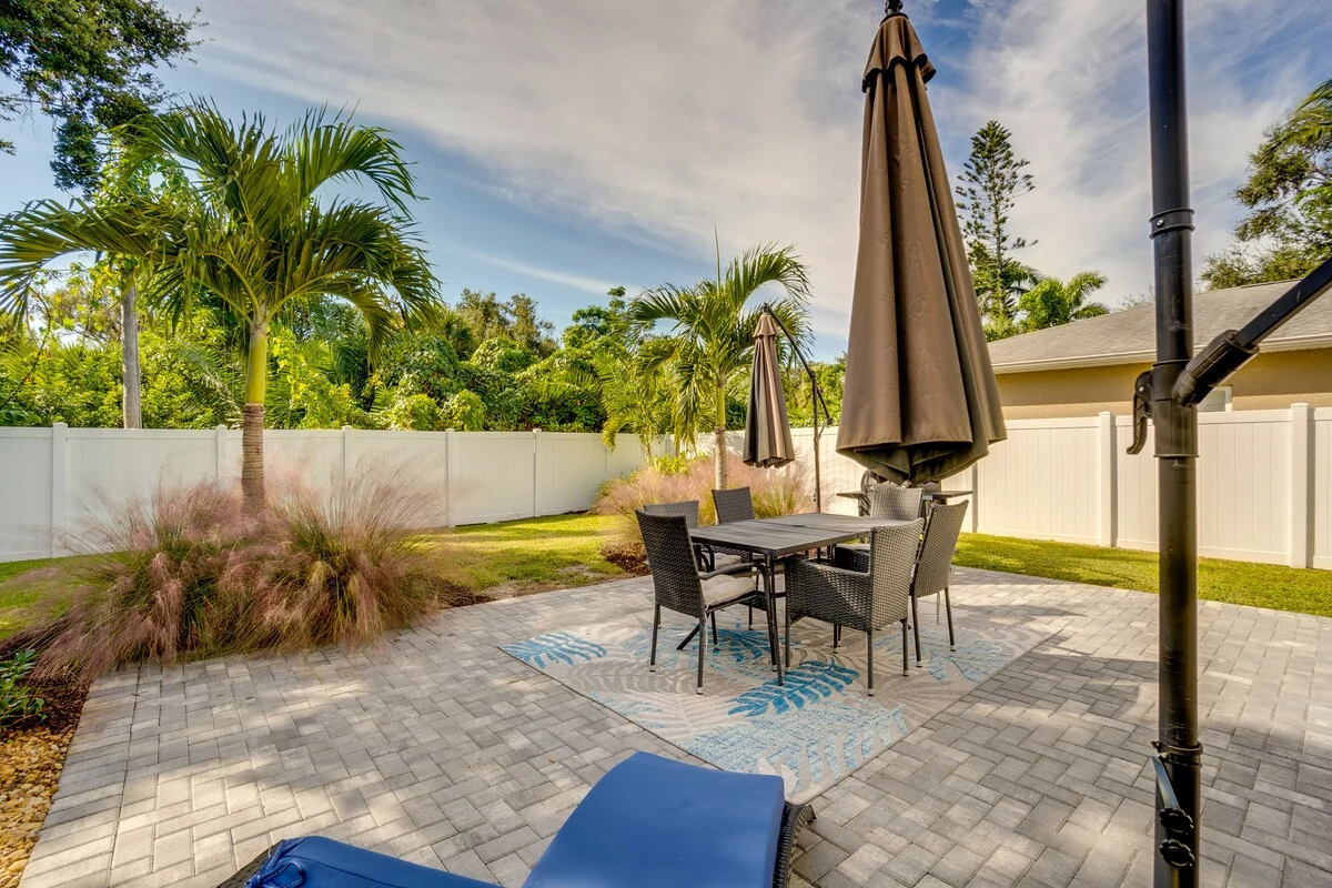 Mova Manor: Backyard patio