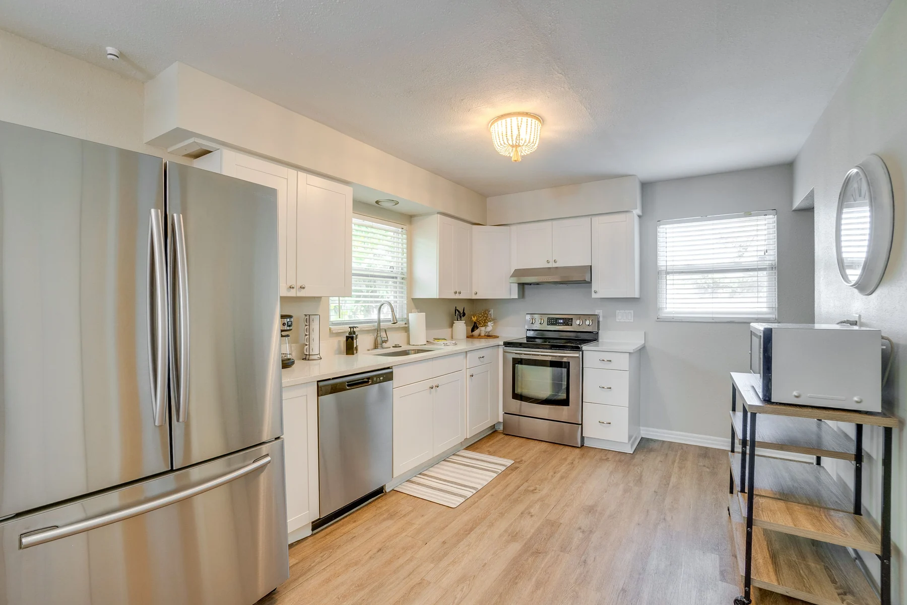 Rita Retreat: Kitchen with stainless steel appliances