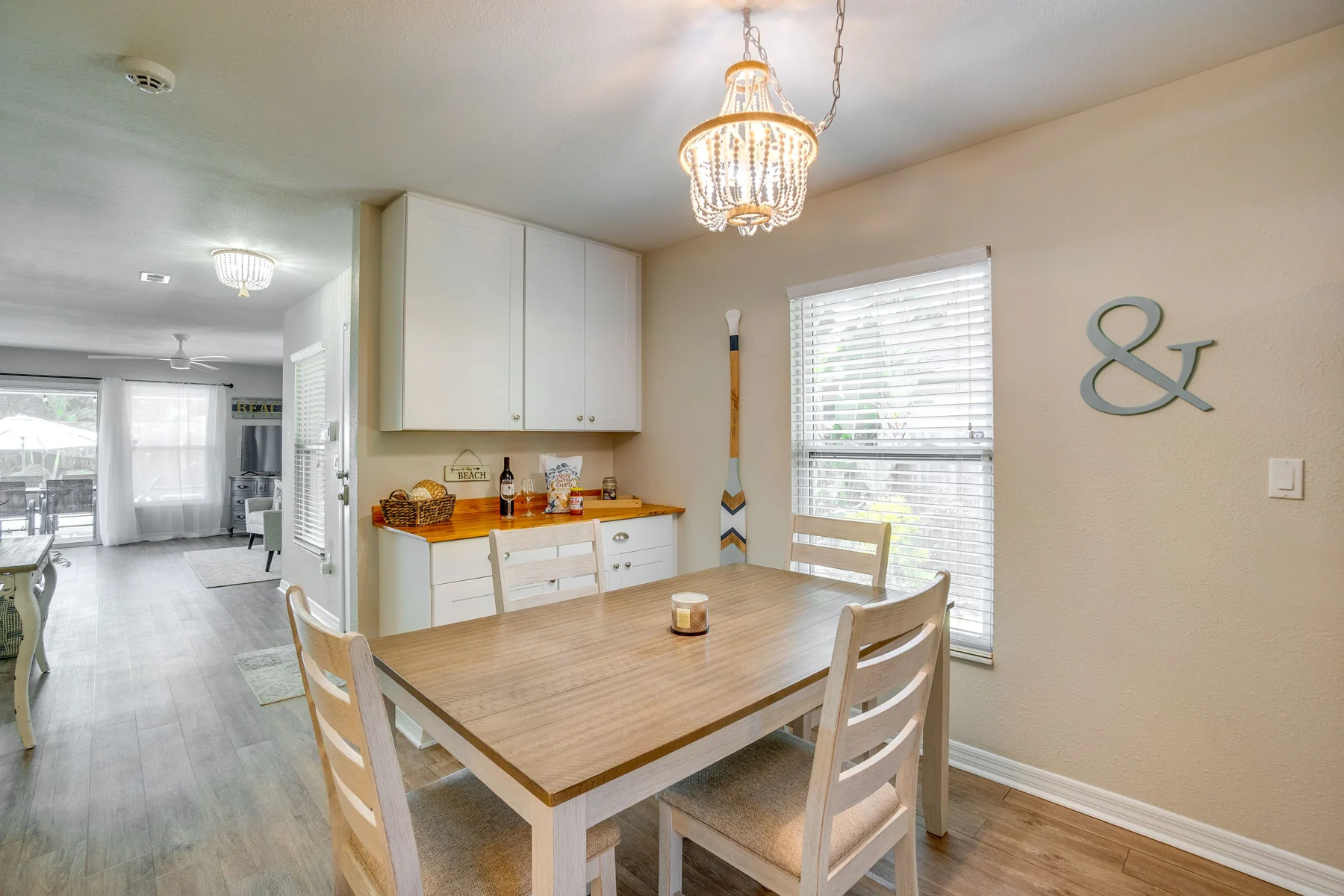 Rita Retreat: Kitchen and dining details