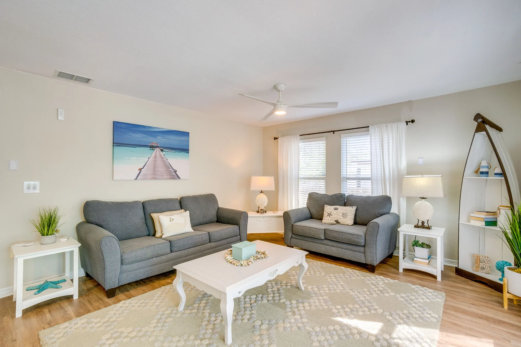 Rita Retreat: Living room and smart TV